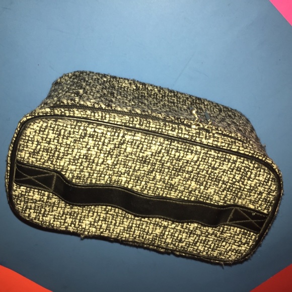 Bloomingdales and toiletry - Picture 3 of 7